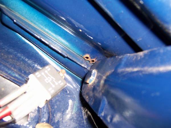 Scheibenrahmen links unten.JPG